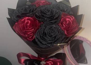 Piękny bukiet róż ze wstążki idealny prezent na każdą okazję