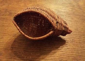 Pleciona muszla z wikliny. Vintage