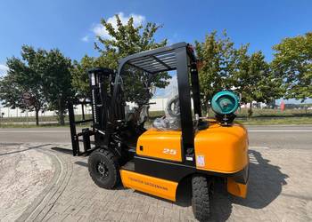 Wózek widłowy 2,5T LPG triplex