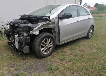Hyundai i30ll 1.6 D4FB Anglik To Co na zdjęciach bez przodu
