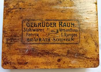 Drewniana szkatułka do noży tapicerskich Gebrueder Rau - Solingen.