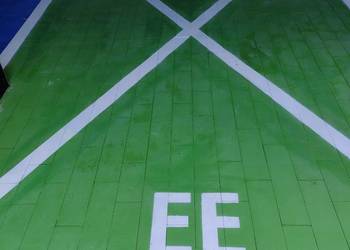 Malowanie miejsc postojowych ładowarek dla aut elektrycznych