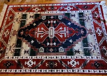 Dekoracyjny dywan typu kilim w stylu kaukaskim geometryczne wzory intensywn