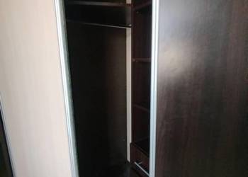 Szafa narożna z drzwiami przesuwnymi