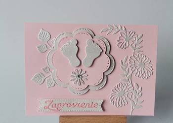 ZAPROSZENIA CHRZEST ŚWIĘTY STOPKI W SERWETCE C6 RÓŻ - BIEL