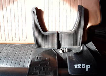 chlapacze Fiat 126p komplet lewy i prawy PRL, tuleje wahacza przód 2szt