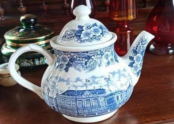 Dzbanek do herbaty. Staffordshire. Churchill. England.