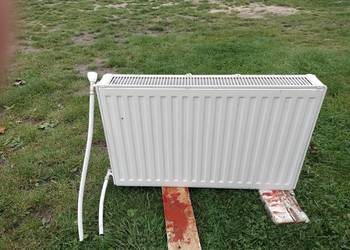 Kaloryfer 80x50 z uchwytem i zaworami Kaloryfer 80x50 z uchwytem i zaworami