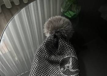 Czapka z pomponem z naturalnego futra lisa Czarna z cyrkoniami