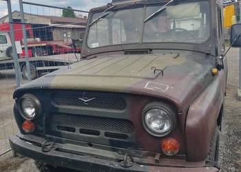 Militarny UAZ 469B w hardtopie