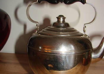 mały stalowy czajnik