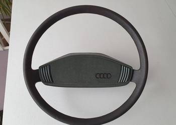 Stara zabytkowa kierownica Audi 100 c2
