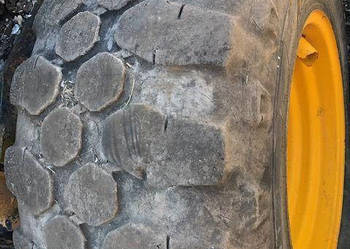 JCB 460/70r24 - Koła / Opony