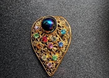 broszka z prlu z "perłą" i 11 cyrkoniami stan bdb długość 5 cm broszka z prlu z "perłą" i 11 cyrkoniami stan bdb długość 5 cm