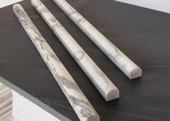 Wałek Marmurowy ścienny Bianco Carrara Arabescato