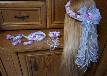 Komplet komunijny bialo różowy z diamencikami