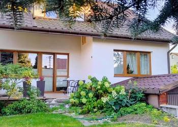 Gotowy dom z miejscem na działalność gospodarczą (sauna, kominek, bania)