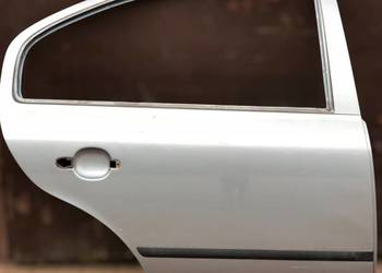 DRZWI TYŁ PRAWE SKODA OCTAVIA I HB liftbeck kod lakieru nie znany