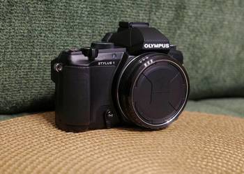 Olympus Stylus 1 (Matryca 1/1.7" 12 Mpix \ f/2.8 \ 10,7 x zoom opt.\ RAW)