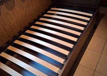 Łóżko z materacem