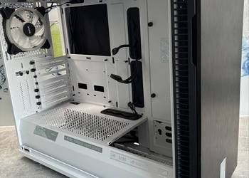 Obudowa biała okno PC Fractal Design