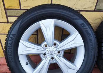 Komplet kół zimowych Toyota OE 215/60/R17 Yokohama