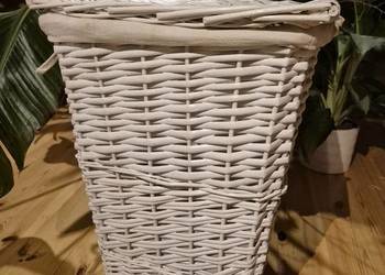 kosz wiklinowy biały na pranie