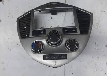 Kia Carens II panel nawiewu klimatyzacji ramka radia