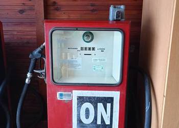 Dystrybutor paliwa stary zabytkowy PRL