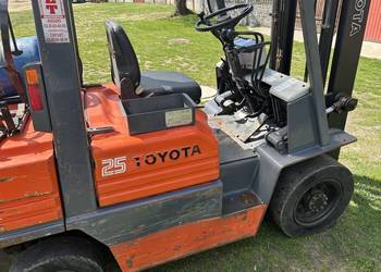 Wózek widłowy toyota fgf 25