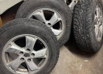 Sprzedam opony z kolcami 215/70R16