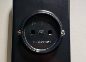 Gniazdo elektryczne podtynkowe bakelitowe PRL