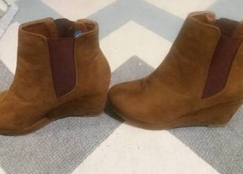 Buty na koturnie