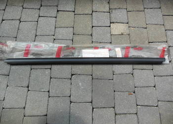 46409484Uszczelka wewnętrzna dolna szyby drzwi przednich prawych Fiat Palio