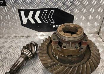 Mechanizm różnicowy z wałkiem atakującym Ford 655C 555C 445C New Holland