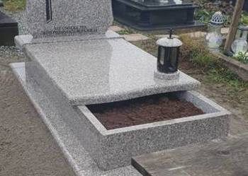 Nagrobek z granitu brąz królewski z rabatką na kwiaty ŚWIEBODZICE nr.2065