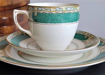 Angielska kostna porcelana Booths and Colcloughs trio ze złocistymi kwiatam