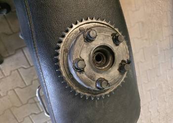 Zabierak koła tylnego z zebatka wsk 125