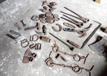 Starocie kute babka kłódka podkowa szczypce
