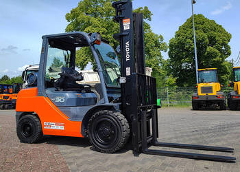 Wózek widłowy Toyota 02-8FGF30 3 tony duplex 4 m LPG | półkabina| 2015