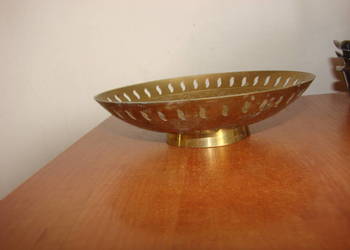 ażurowa mosiężna miseczka z Pawiem