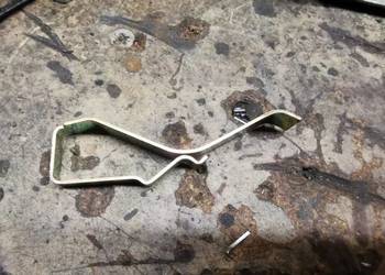 Klamra zabezpieczenie sterownika BMW E34