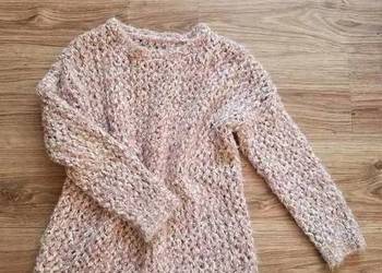 Śliczny różowy ciepły sweterek ze srebrną nitką 42
