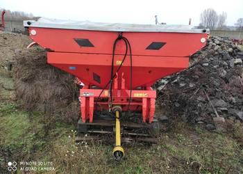 Rozsiewacz do nawozu KUHN MDS 932 R2 hydraulika wałek