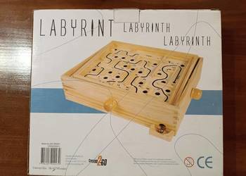 Drewniana gra zręcznościowa labirynt to klasyczna zabawka