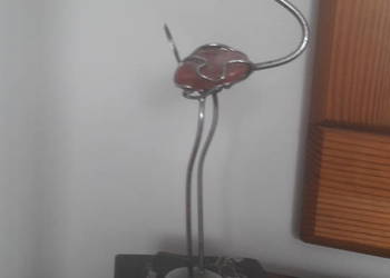 Metalowy ptak z kamykiem 21 cm metaloplastyka figurka