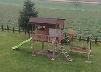 Drewniany domek dla dziecka