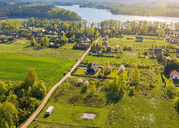 Uzbrojona działka, 1800m² – 600 m od jeziora