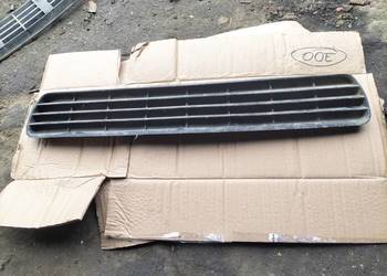 AUDI 80 B4 ŚRODKOWA KRATKA ZDERZAKA PRZEDNIEGO PEŁNA