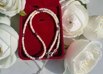 Srebrny naszyjnik z naturalnych pereł, rubin.